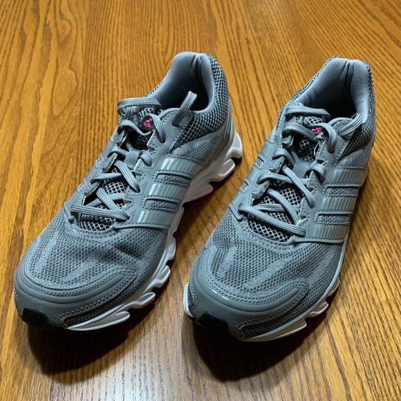 Ladies adidas running shoes in size 9. - Picture 1 of 7